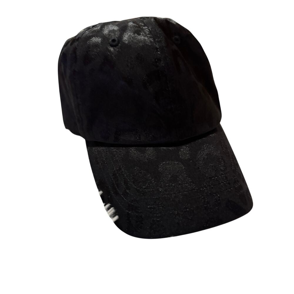 NWT women’s one size black Chita print hat with hole for ponytail adjustable